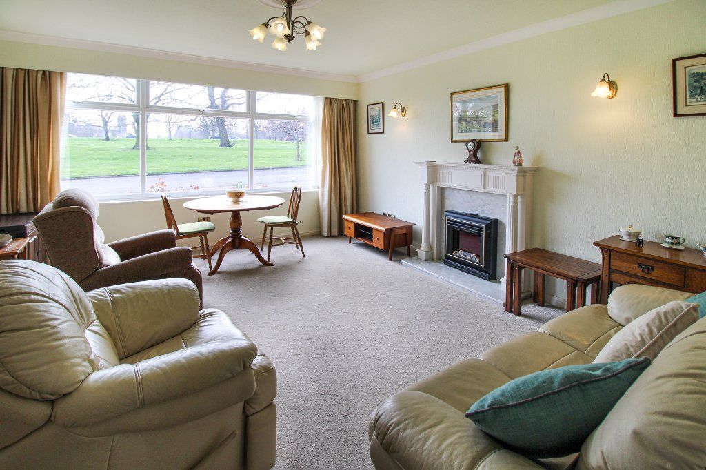 Property photo 2 of 13 Lounge