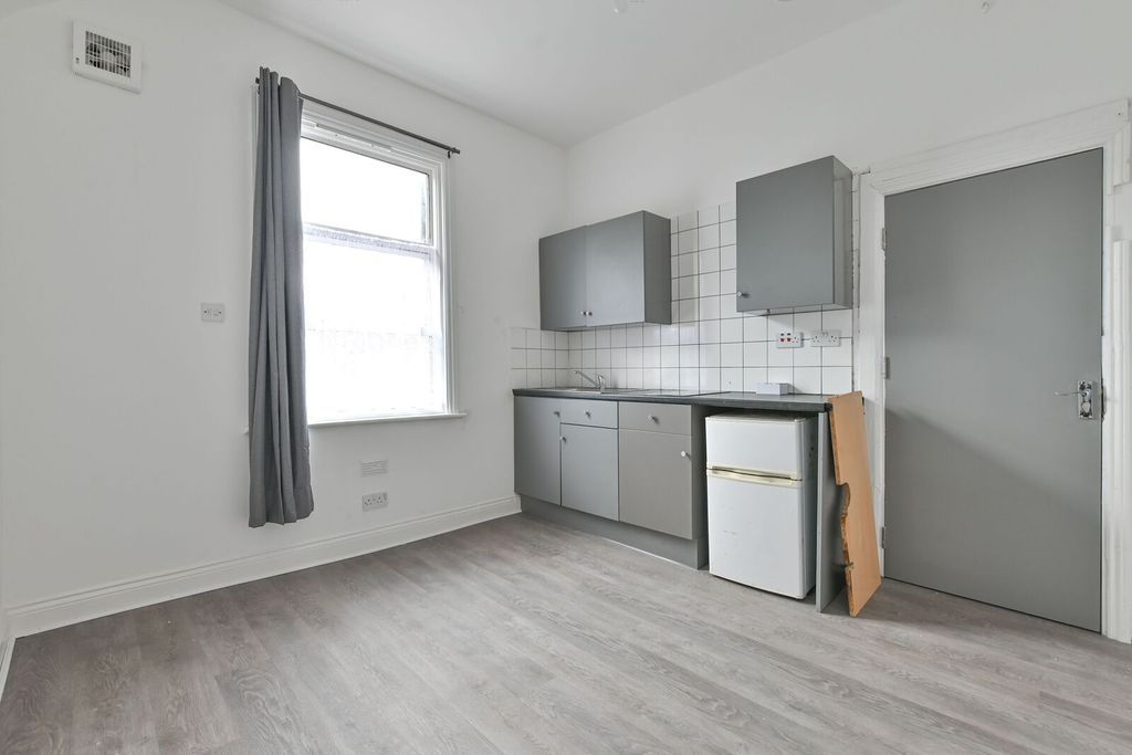 Property photo 1 of 3