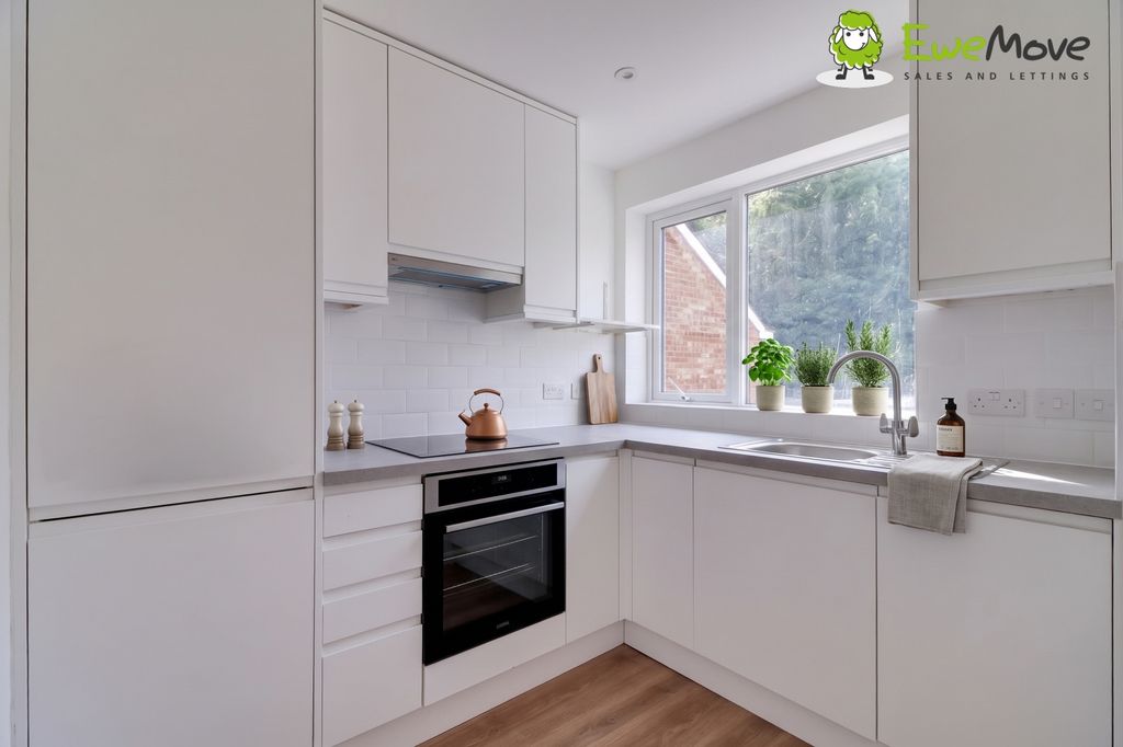 Property photo 1 of 6 At Hitchin Road By Ben Brind @Ewemove Sales &amp; Lett