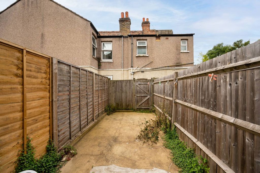 Property photo 1 of 5