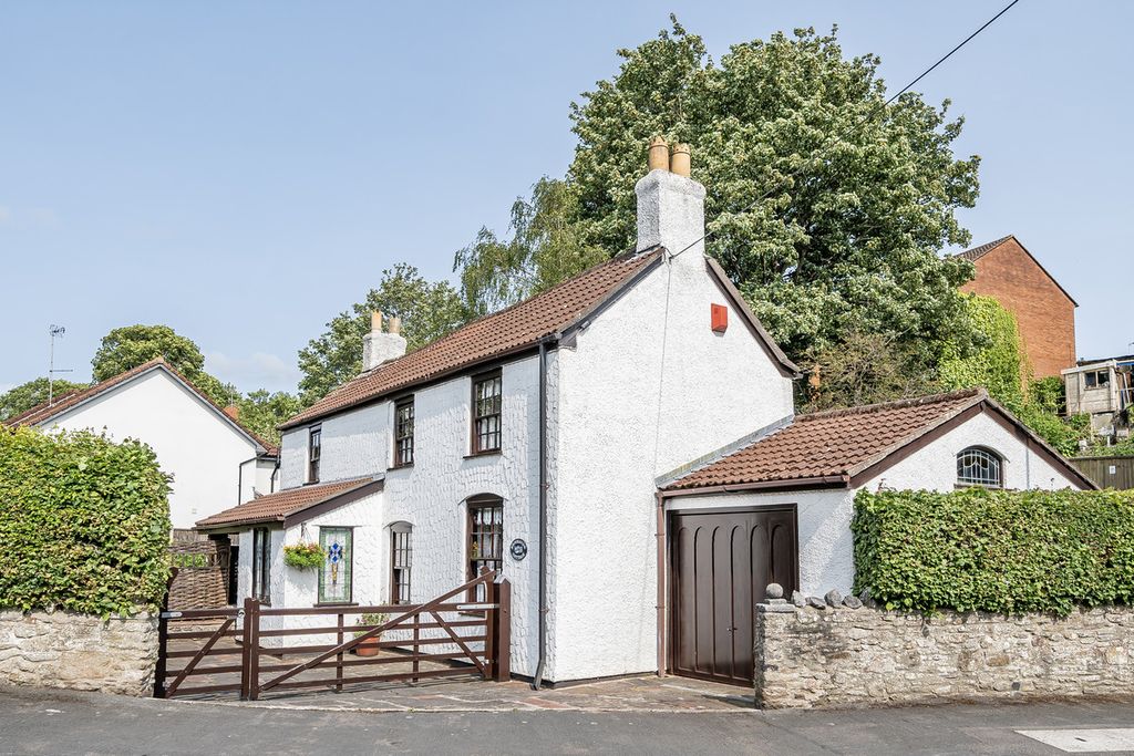 Property photo 2 of 19