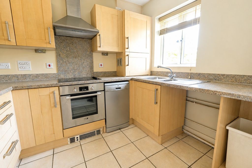 Property photo 2 of 11 Kitchen