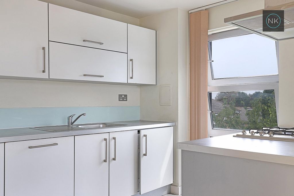 Property photo 3 of 18 4340296