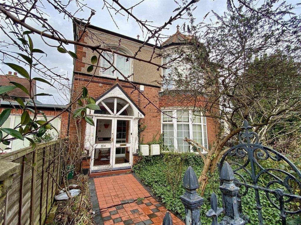 Property photo 1 of 25 304A London Road -Front 1.Jpg