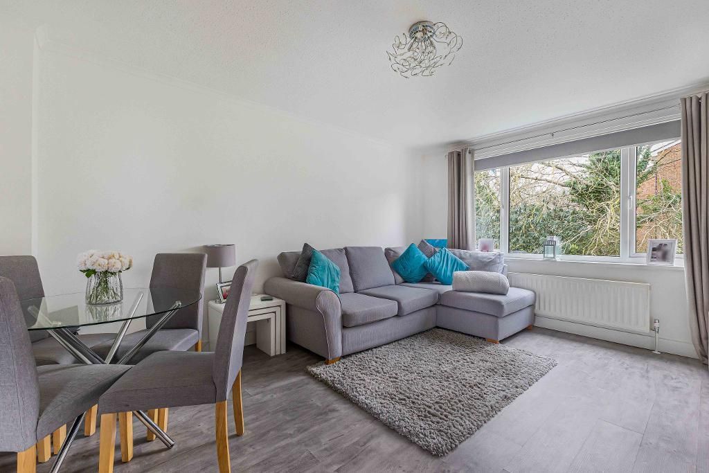 Property photo 3 of 9 Lounge/Dining Room