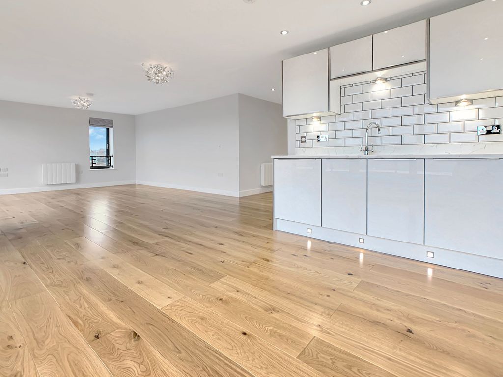 Property photo 3 of 20 Unfurnished Kitchen / Living