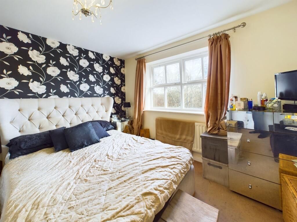 Property photo 3 of 9 Bed