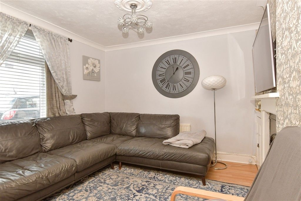 Property photo 3 of 10 Lounge