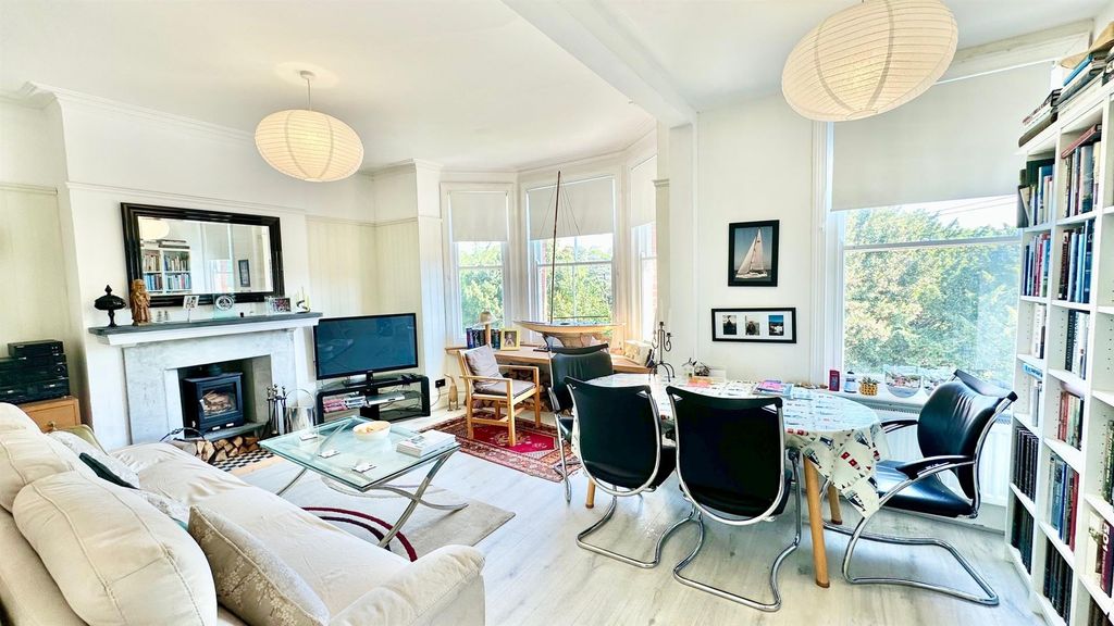 Property photo 1 of 28