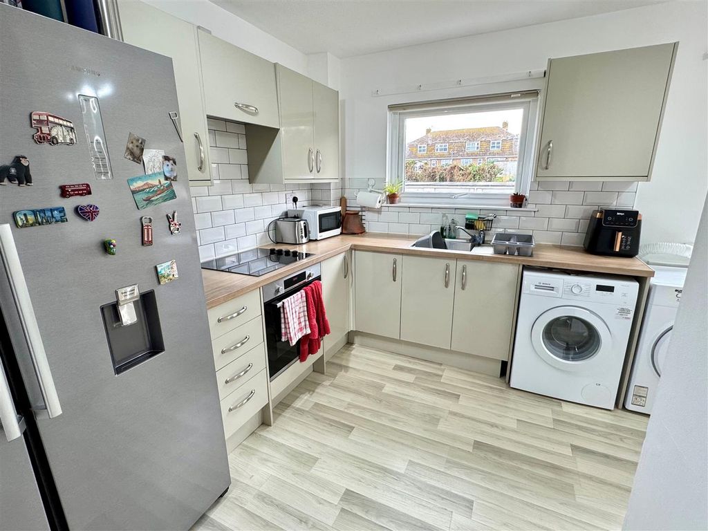 Property photo 3 of 9 53A Penhallow Road Kitchen