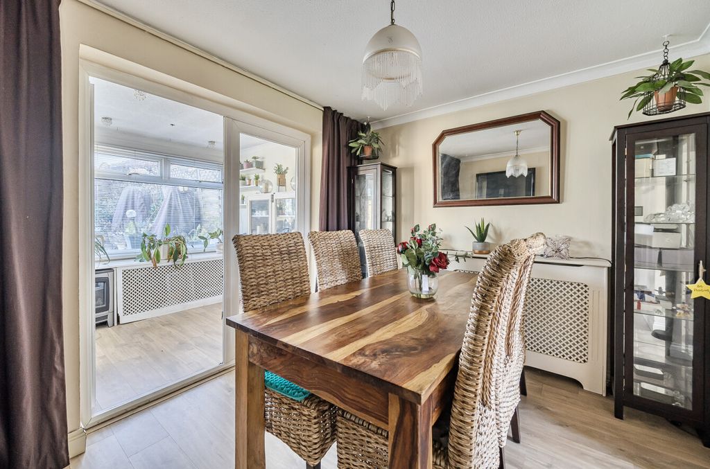 Property photo 3 of 18 1389420-12-694535...