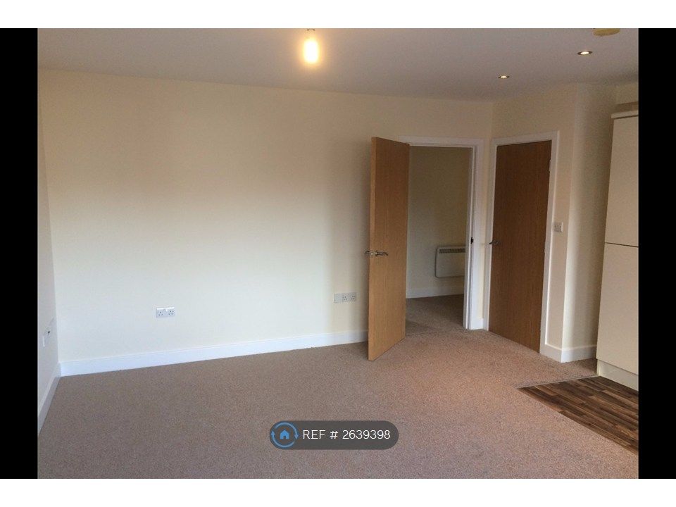 Property photo 3 of 28 Living Room