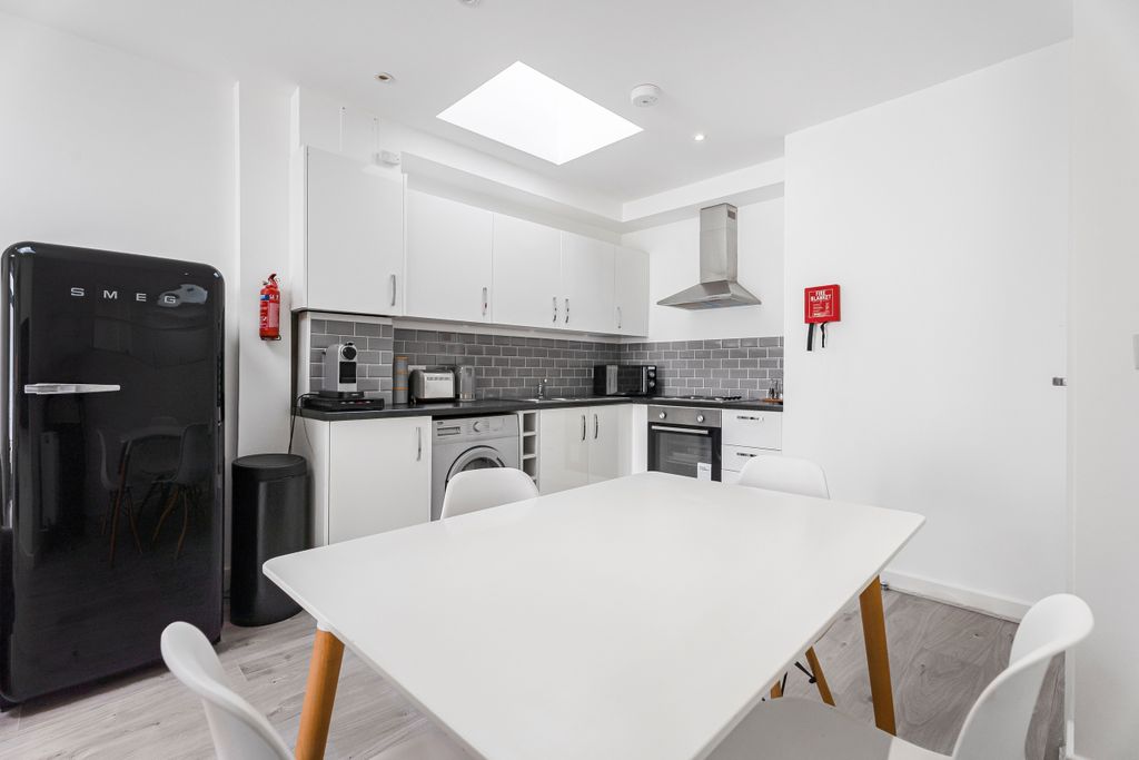 Property photo 2 of 18 15_93483.Jpg