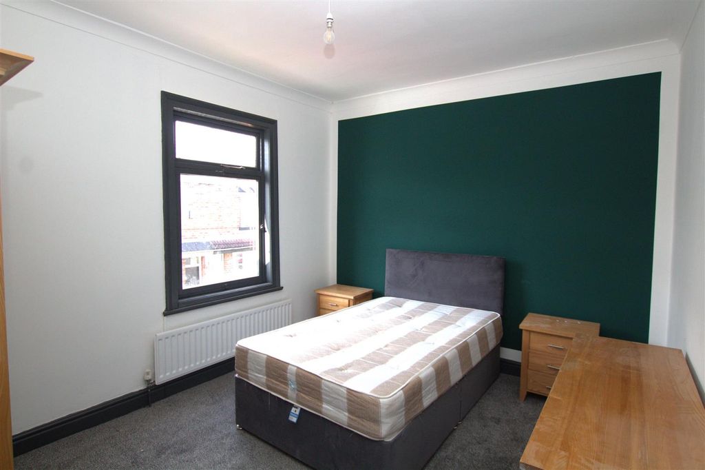 Property photo 3 of 6 34 Haymore Room 1..Jpg