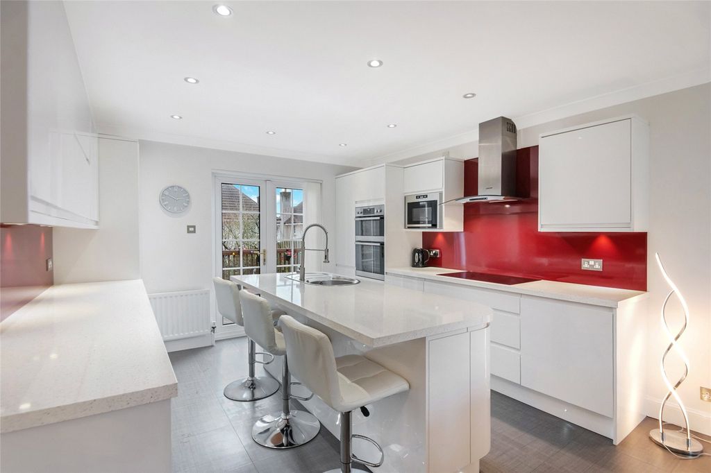 Property photo 3 of 21 Kitchen