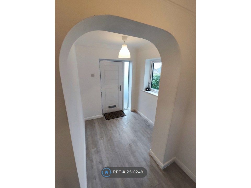 Property photo 2 of 33 Entrance