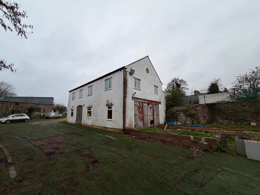 Property photo 2 of 4