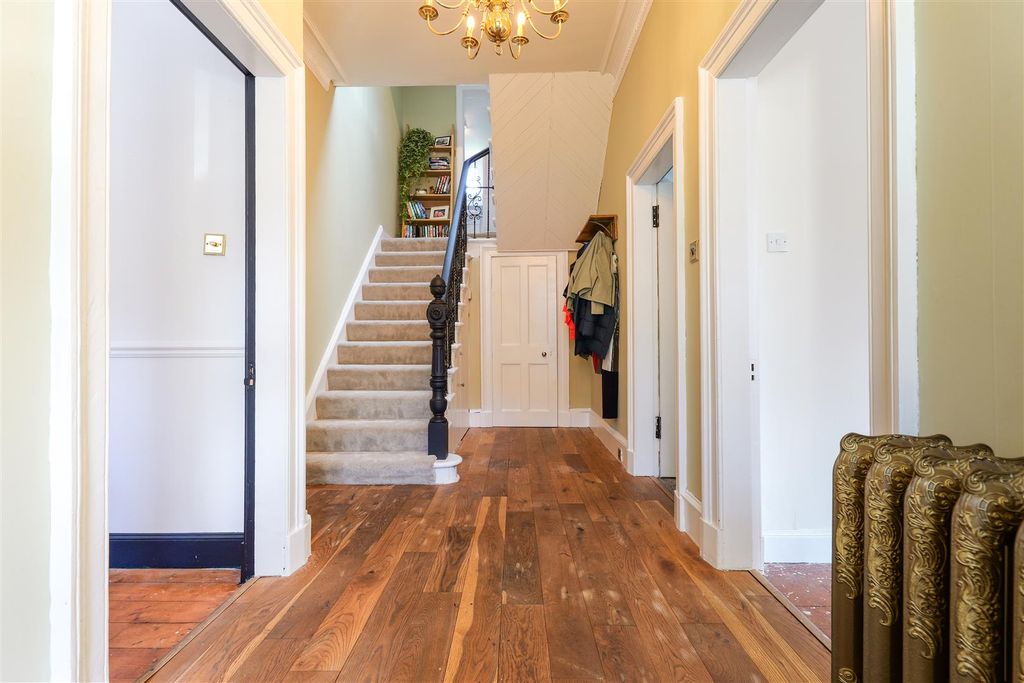 Property photo 3 of 31 3- Hallway.Jpg