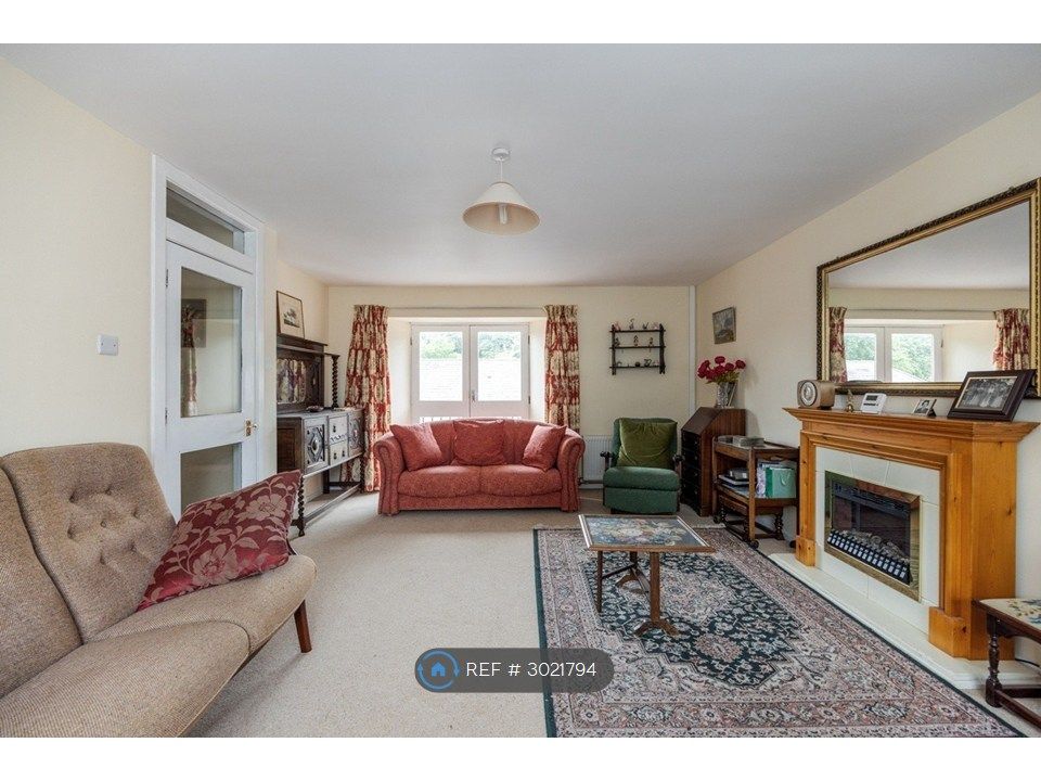 Property photo 2 of 8