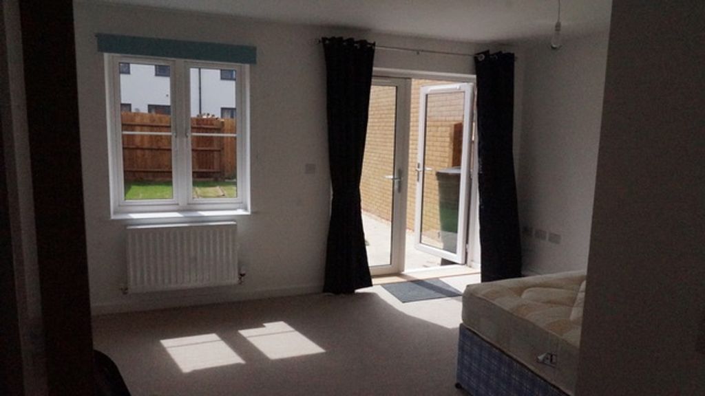 Property photo 2 of 7 Bright And Inviting Double Bedroom Featuring Large...