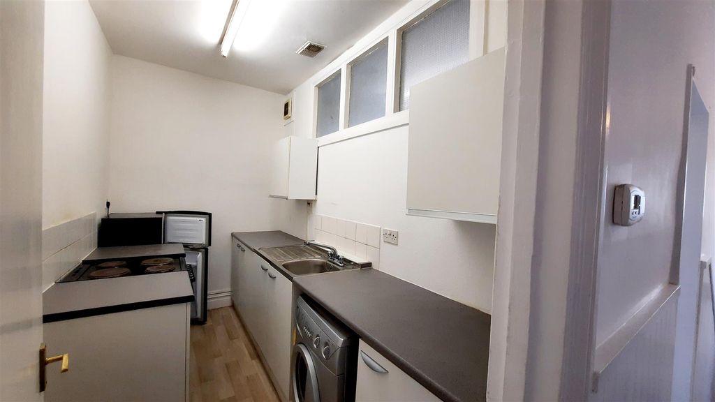 Property photo 1 of 8 Kitchen