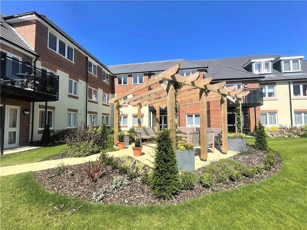 Property photo 1 of 15 Communal Gardens