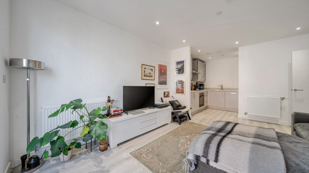 Property photo 3 of 20