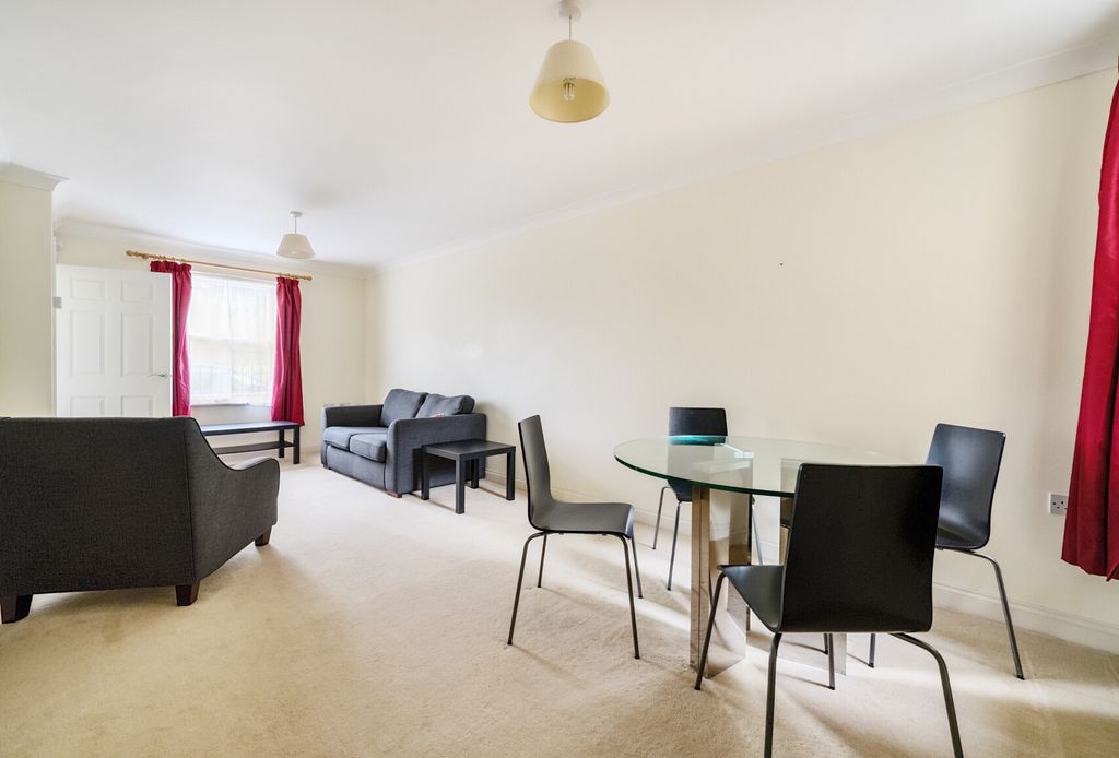 Property photo 3 of 17 Sitting/Dining