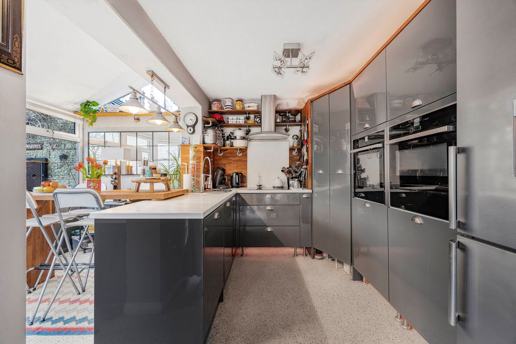 Property photo 2 of 23 Kitchen Dining