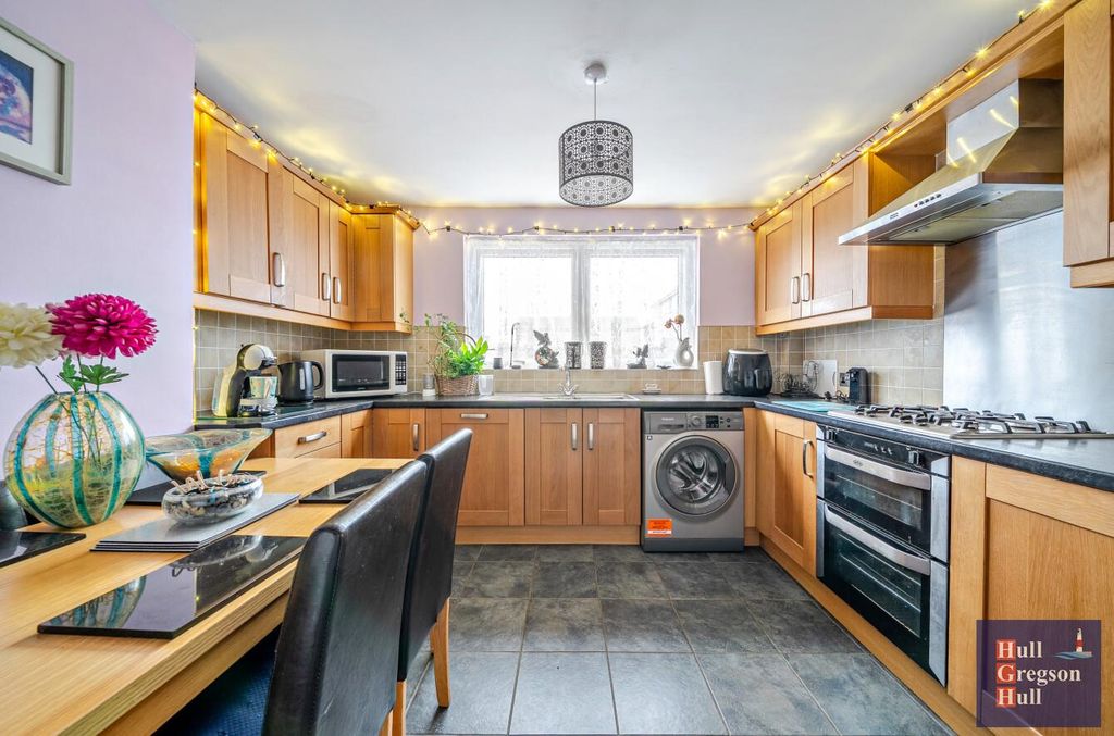 Property photo 3 of 14 5B41302E-ce5c-4F95-B5F3-46Fefbef0A99.Jpg