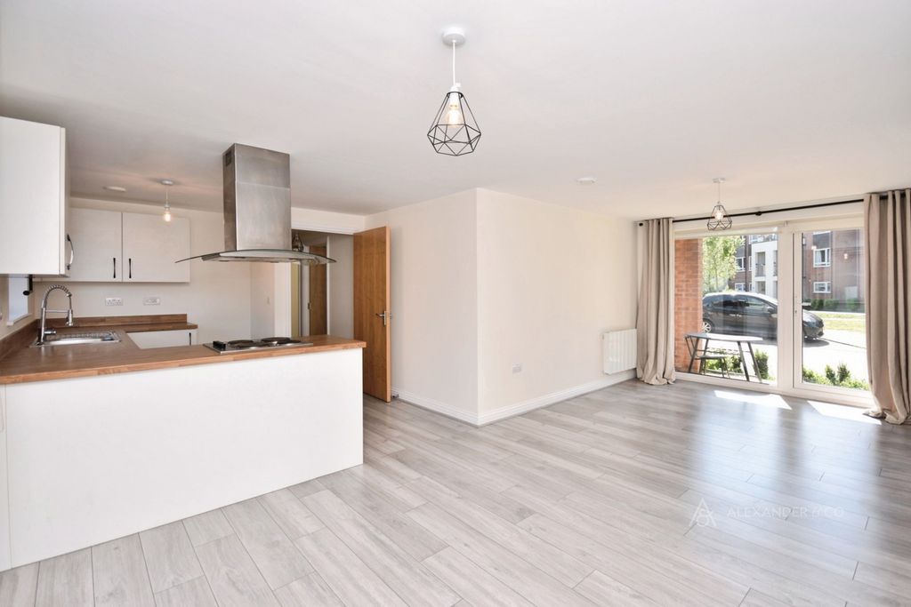 Property photo 3 of 11 Pbox-Img.Jpg