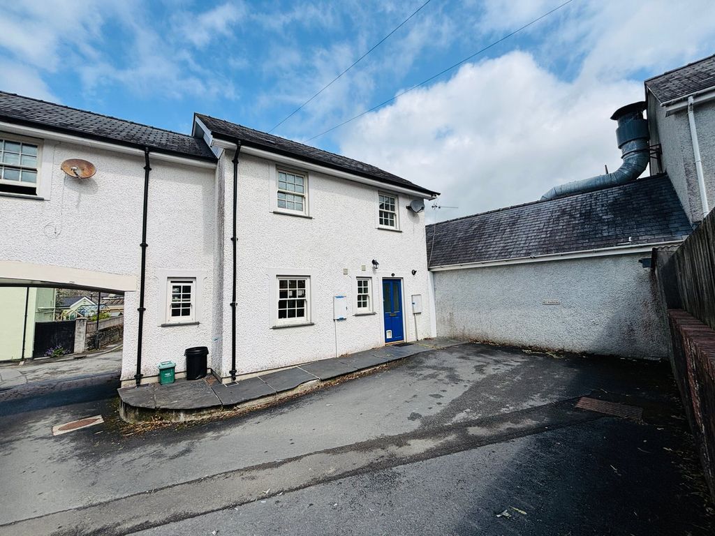 Property photo 2 of 12