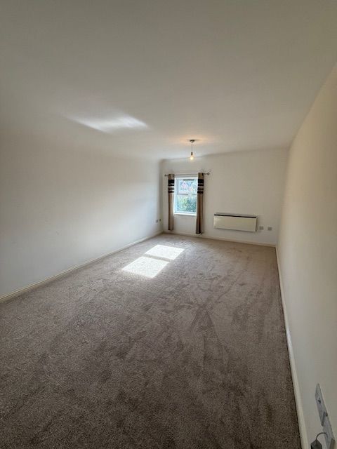 Property photo 3 of 18 Living Room/Diner