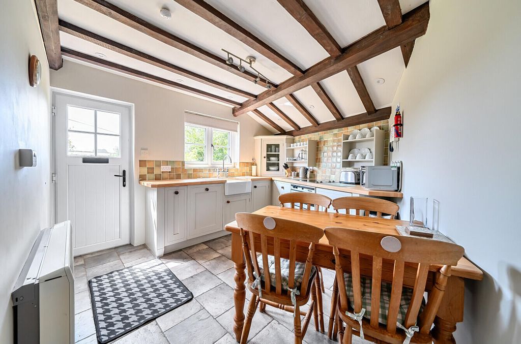 Property photo 3 of 19 Kitchen