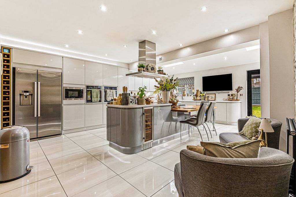 Property photo 3 of 30