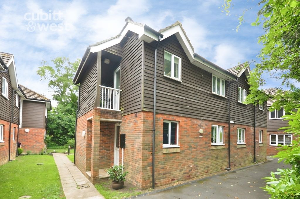 Property photo 1 of 7 External