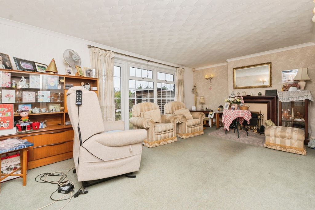 Property photo 2 of 17 Photo