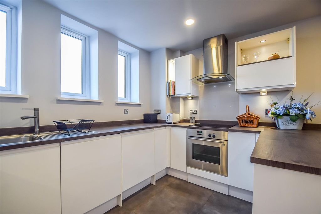 Property photo 3 of 16 Kitchen-Lounge-Diner