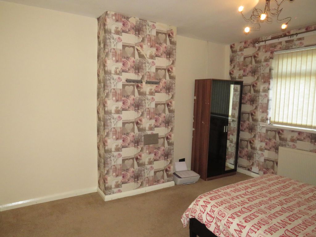 Property photo 2 of 8 Bedroom