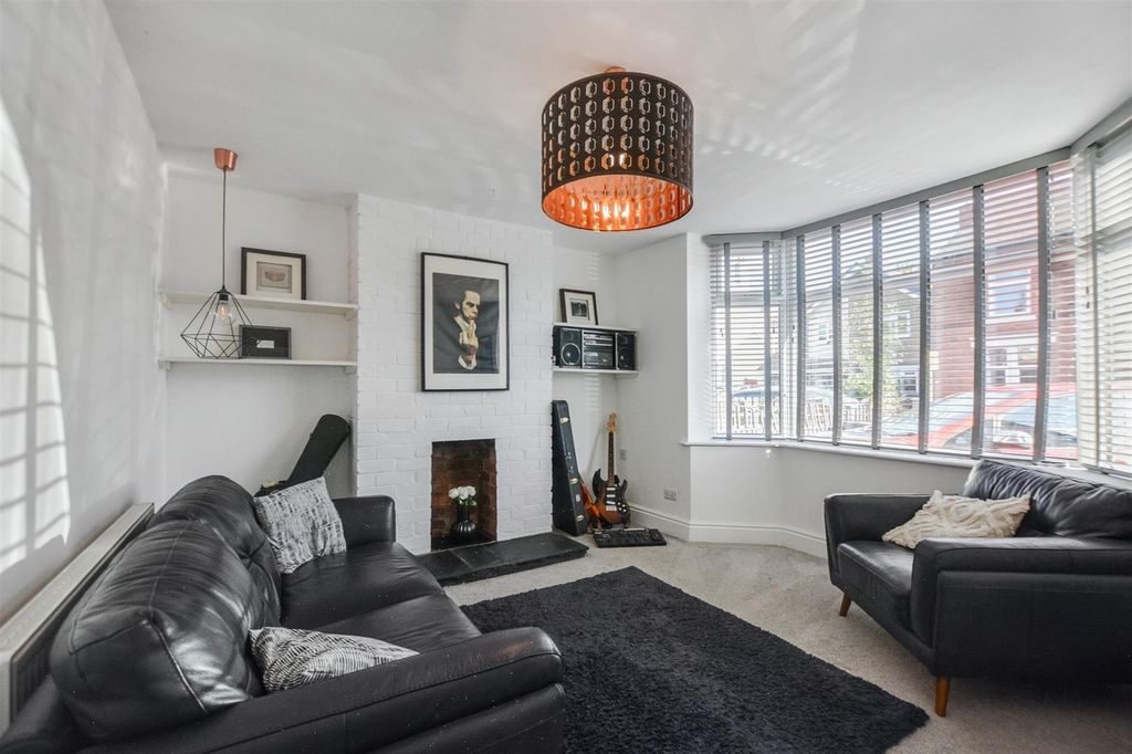 Property photo 2 of 25 Lounge