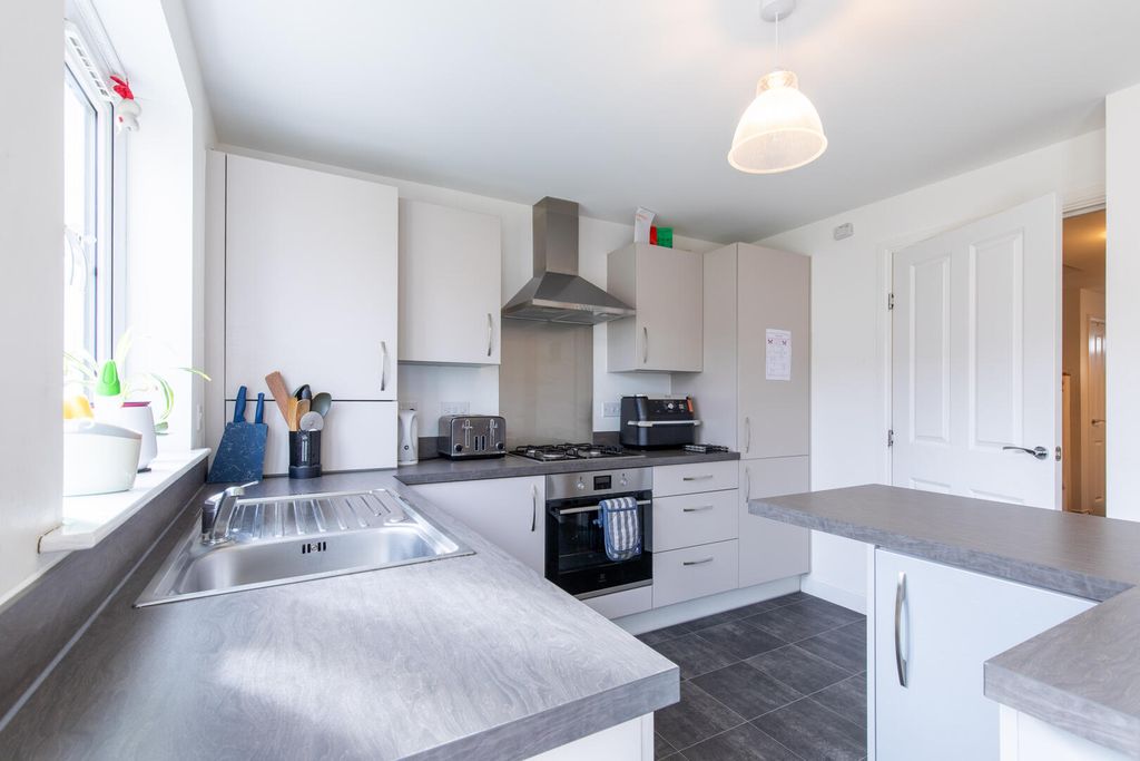 Property photo 3 of 23 Kitchen