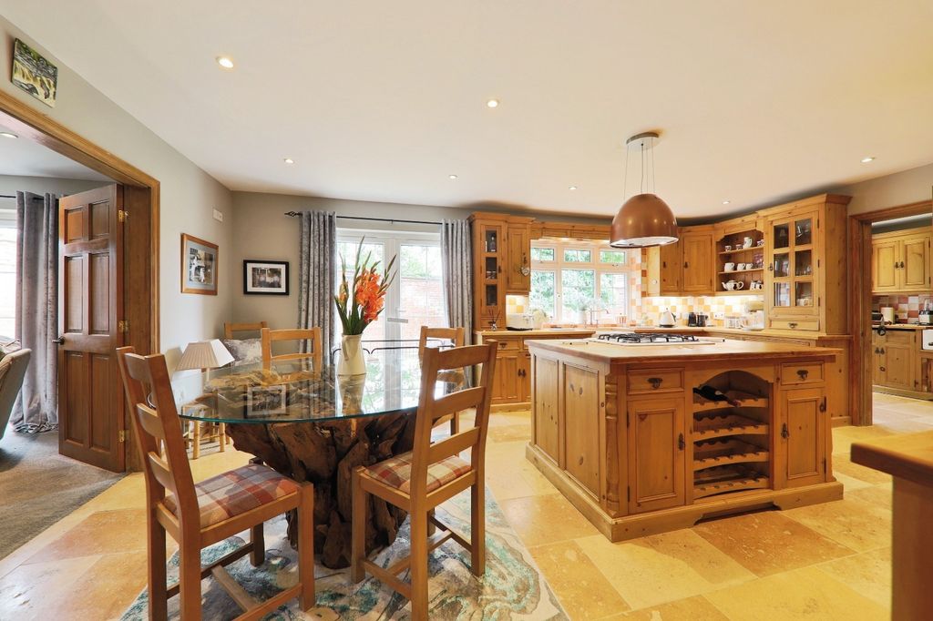 Property photo 2 of 17 4853347