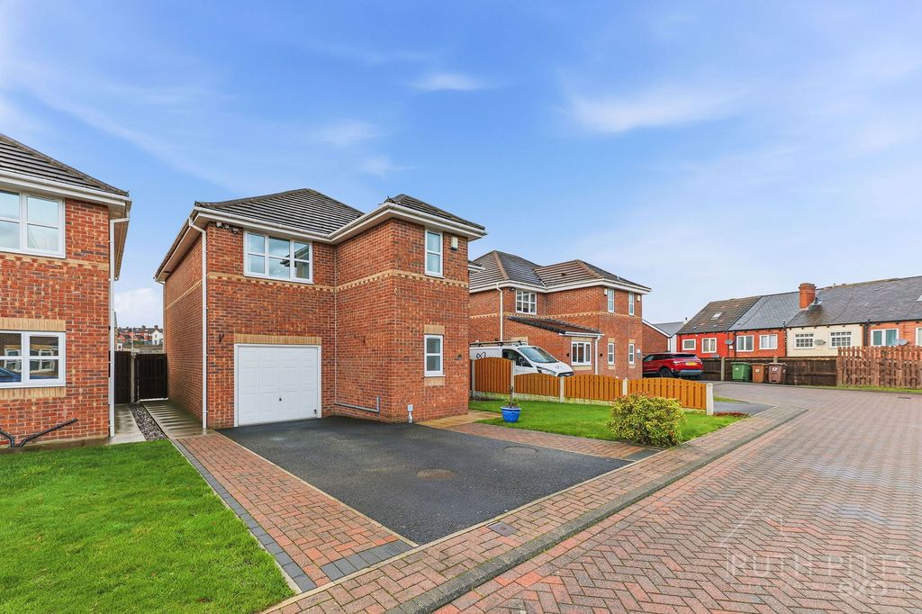 Property photo 2 of 27