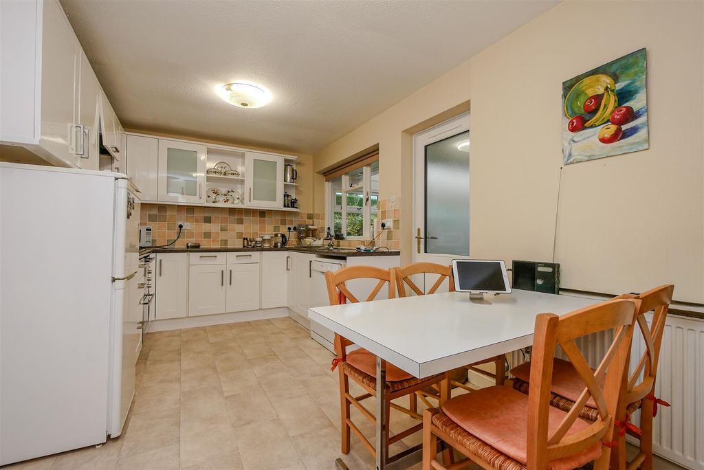 Property photo 3 of 20 Kitchen/Breakfast Room