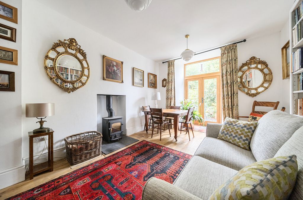 Property photo 3 of 26 1353154-7-68c197F...