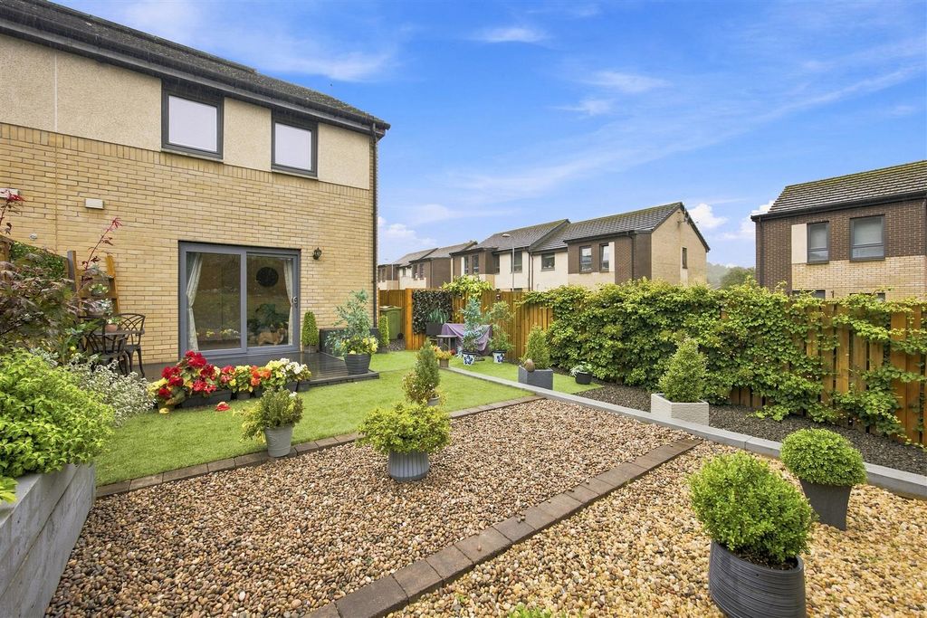 Property photo 3 of 21 03-1_Stirling_Mews_Milton_Of_Campsie_003.Jpg