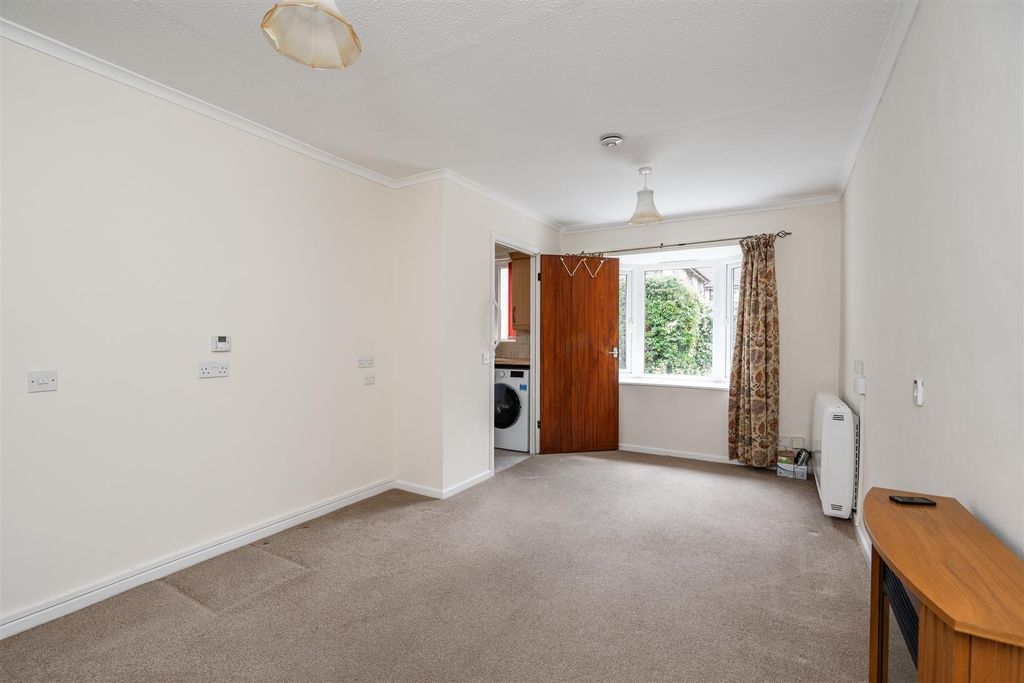 Property photo 3 of 10 77A Poplar Road_2.Jpg