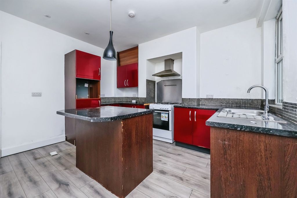 Property photo 3 of 18