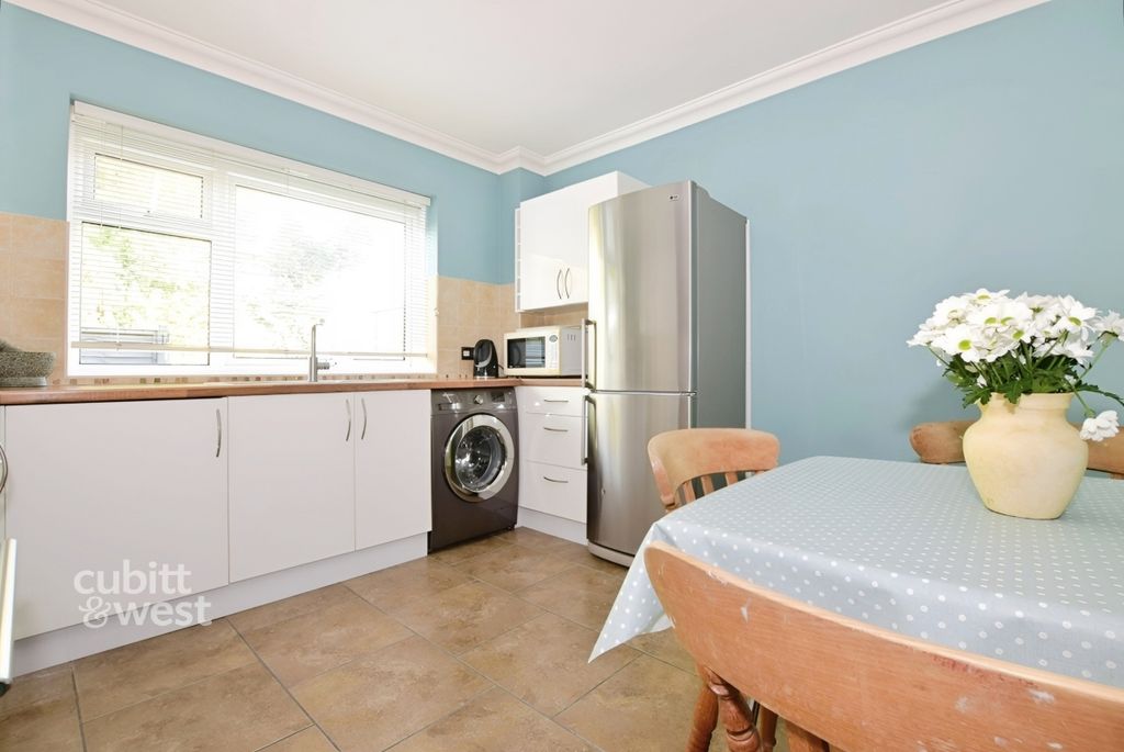 Property photo 2 of 10 6650F503-3