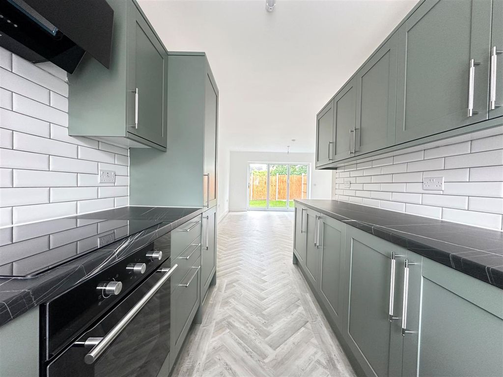 Property photo 2 of 37 Kit 5.Jpg